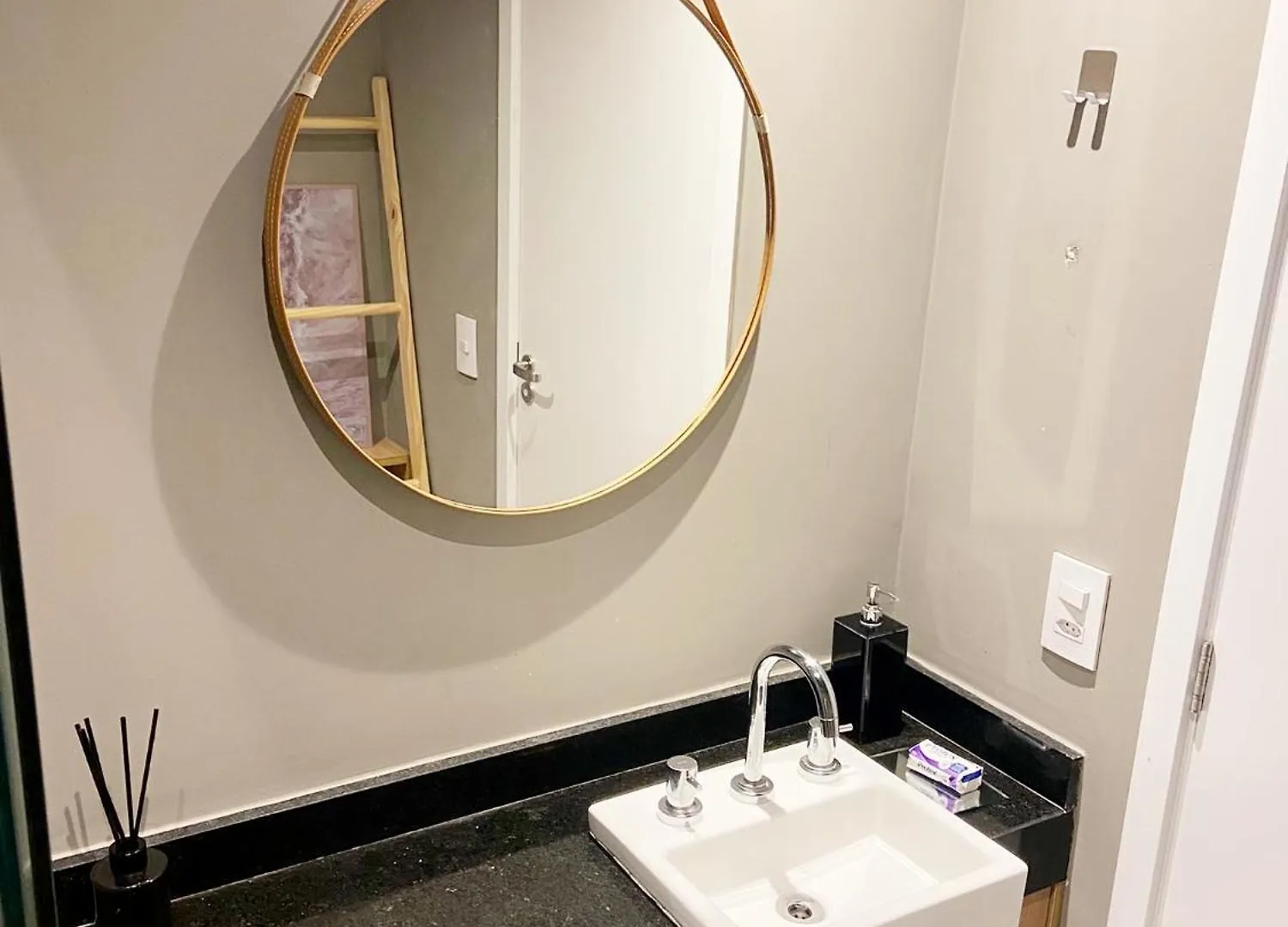 Apartamento Consolacao Grey Box - Studio De Luxo No Centro - Ar Condicionado - Cama Queen - Maquina De Lavar - Prox Metro- Cozinha Completa - Wifi 500Mbps - 7 Andar São Paulo Brasil